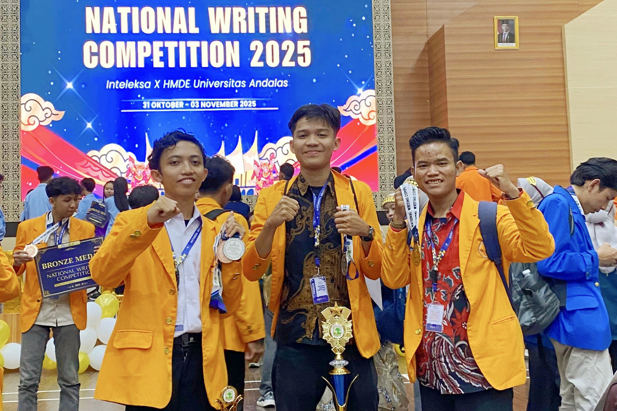 Anggota GenBI Raih Juara di National Writing Competition